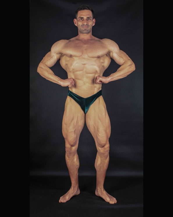 RIASENÉ GREEN VELVET BODYBUILDING TRUNKS IFBB, NPC ( DĹŽKA BOČNEJ STRANY 5CM )